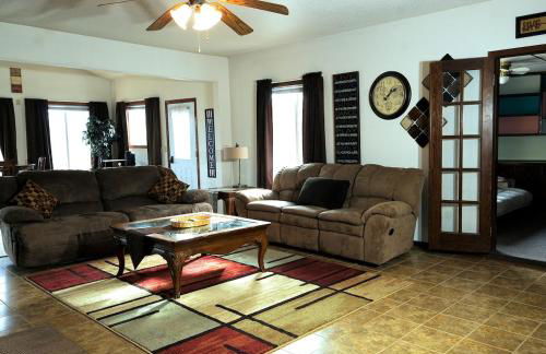 Lewis And Clark Hideaway SD side hot tub 2 min lake - Foto 3