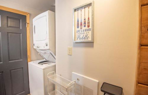 New River Views & Access - Hot Tub, Gazebo, Fire Pit, Next to Riverside Canoeing! - Foto 21