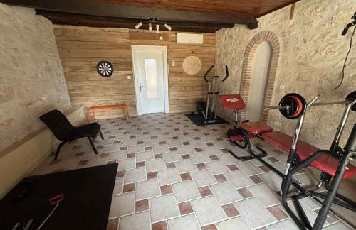 At Stéphanie and Damien's, Charming stone and pool - Foto 11