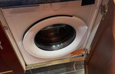 Entire 2 Bed House in London Area - Parking - Sleeps 5 - Foto 16