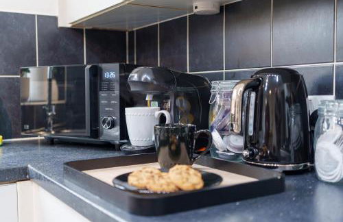 NEW! Large 5BR 2BA Home Leamington Spa Driveway Garage Parking WI-FI - Photo 35