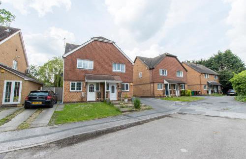 Luxurious 2-Bedroom Haven in Vibrant Robinhood: Ideal for Business or Leisure Stay - Photo 2