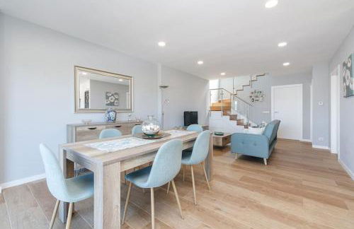 Casa nueva con piscina y vistas al mar - Foto 29