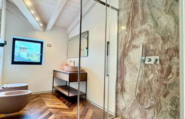 Top floor design apt, 3bd, 2bt! - Photo 8