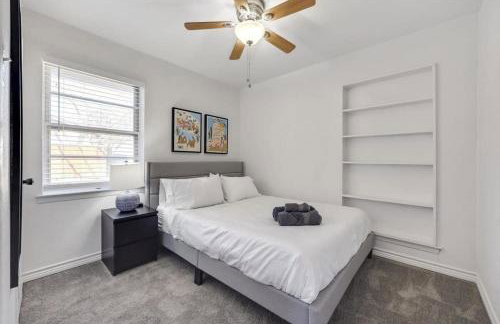 Luxury 4Bed 2Bath Hidden Gem w Backyard Oasis - Foto 22