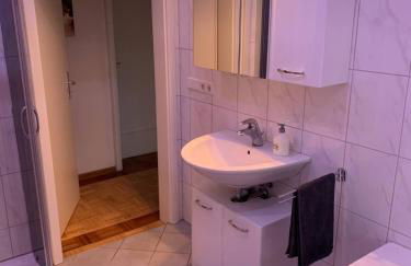 Großes Apartment Aschaffenburg 4 Schlafzimmer bis zu 10 Personen Mainpark Apartment Mainaschaff - Foto 58