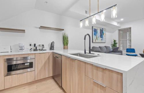 Capitol View 2 DC Townhouse Condo with Private Backyard and Garage Parking - Foto 26