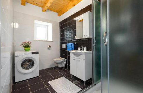 Gorgeous Home In Visnjan With Wifi - Photo 28