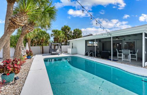 Siesta Key Waterfront Oasis - Heated Pool, Dock, Walk to Village & Beach - Photo 37