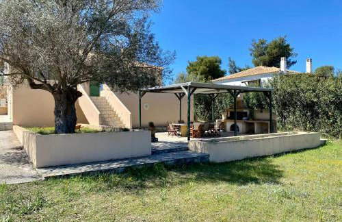 Family D 3 bedroom house with BBQ&Patio in huge estate! - Photo 4