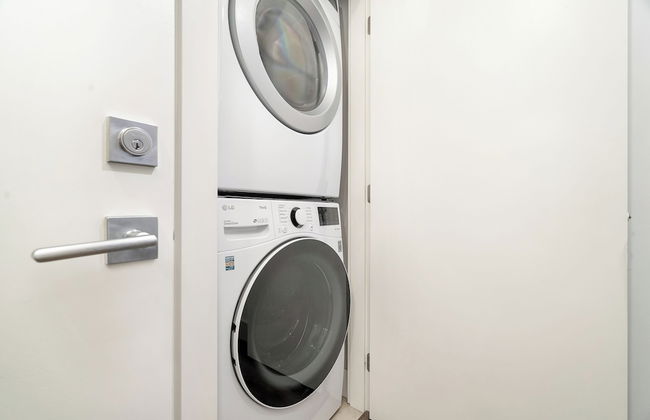 Elevated Escapes 2BR Suite Overlooking Lake - Foto 35