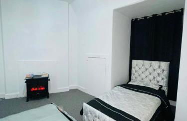 Luxury 3 Bedrooms Entire Flat - Self Check in & Check out - Photo 13