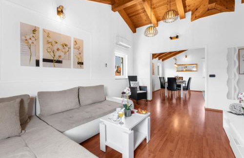 The Village - Foto 22