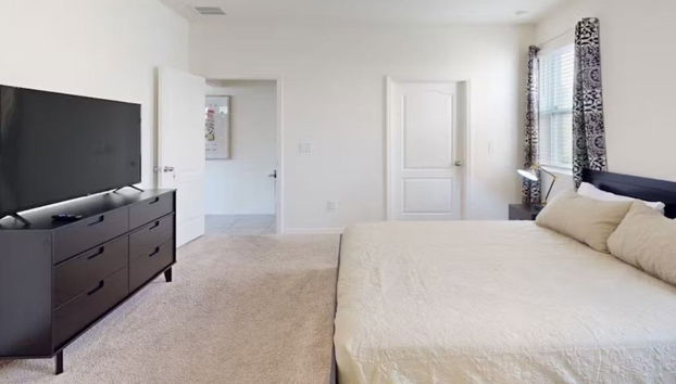 Beautiful 5 Bed Pool Home With Game Room 5 Bedroom Home by RedAwning - Foto 5, Habitación