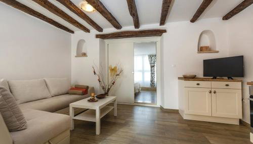 Apartment Nena- apartman sa posebnim ulazom u prizemlju, terasom i zelenom okućnicom - Foto 3