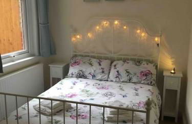 Bikki Apartments - 2 Bed - Free Parking - Own Entrance - Photo 14