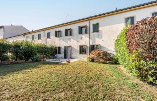 Beautiful Villa With Garden and Private Parking! - Foto 36