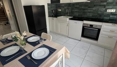 VILLA MARE - 2 beds with balcony, patio and pool and direct park access - Foto 2