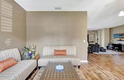 Valrico's Hidden Gem A Stunning 3-Bedroom Oasis Awaits! - Foto 14