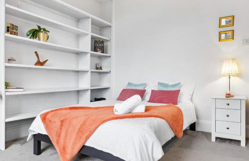 Lovely Split level 2 bedroom flat in NW London - Foto 5