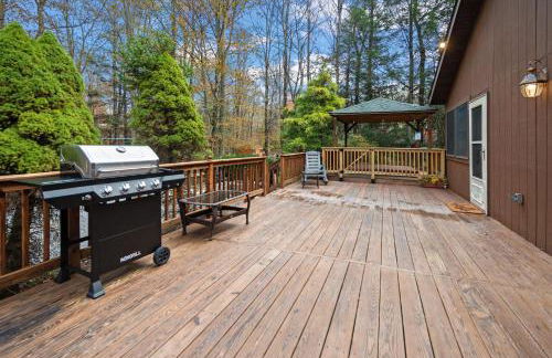 Relaxing Pocono Stay Near Lake with Hot Tub & BBQ - Foto 45