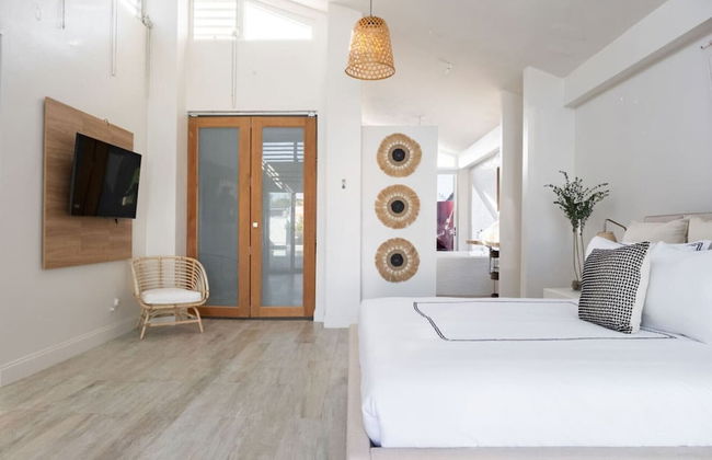 Vistamar Private Waterfront Home Pool - Photo 2