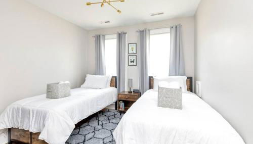 Stay, Play and Pass Go at the Monopoly Penthouse! - Foto 5