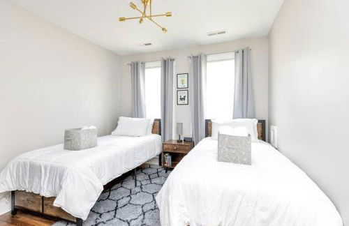 Stay, Play and Pass Go at the Monopoly Penthouse! - Foto 5