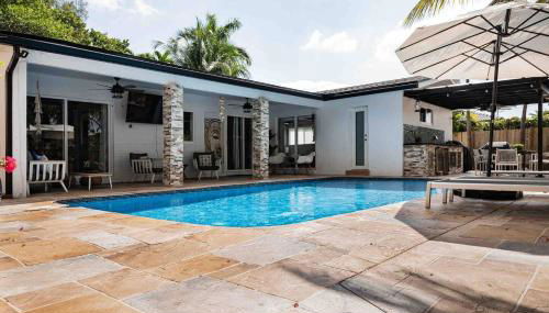 Casa Tropicana - Heated Pool, Game Room & Mins from beach - Foto 2