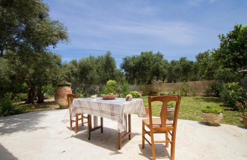 Sofiana's Garden Retreat with Private Pool - Foto 21