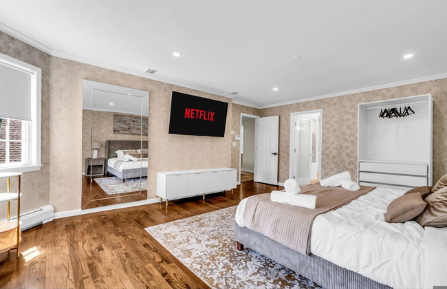 Family Retreat With Autumn Views and Fireplace - Photo 33