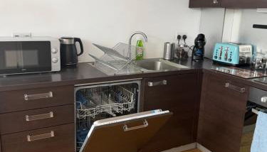 Close to centre 2 bedroom apartment - Photo 3
