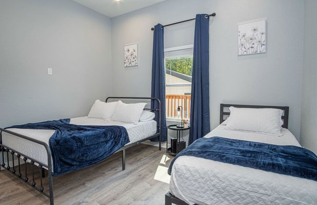 Inviting 4BR 2BA Near Downtown Riverwalk - Foto 20