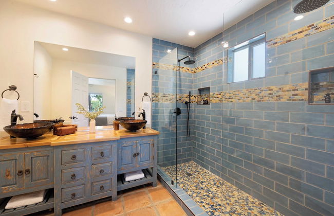 Sleeps 20! Architectural Mansion w/ Pool, Indoor Tennis Court, Game Room Starlight Estate by Avantstay - Foto 28