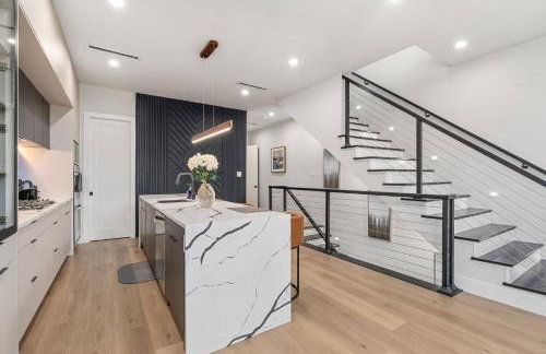 Luxurious Newly Built 5 BR 6 Bath Home w/ Rooftop - Foto 6