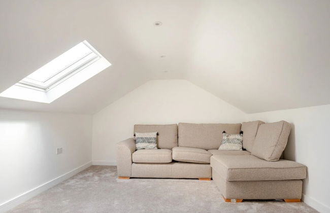 Brand New Luxury Self Contained Flat - Photo 6