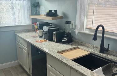 3 bed room 5 beds 1 bath sleeps 6 guest - Foto 22