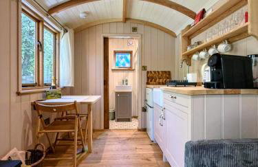 Luxury Shepherd Hut w Outdoor Bath at Powis Estate - Foto 7