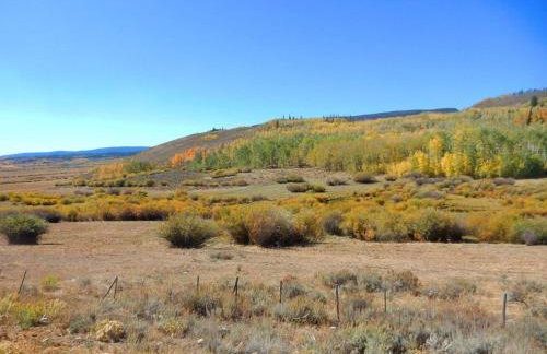 Red-tail Roundhouse at 22 West Cabins and Recreation - Foto 31