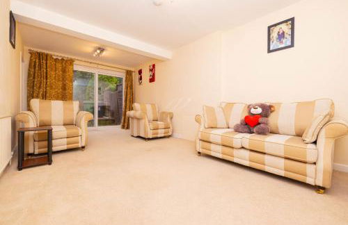 3 Bed - Sleeps 4 - Free Parking - Private Garden - Photo 11
