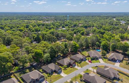 Cozy Retreat with Patio, Big Kitchen and Fishing Nearby - Foto 50