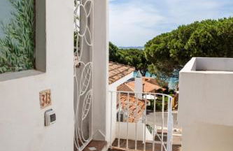 Steps from the Beach with views and big patio! - Photo 20