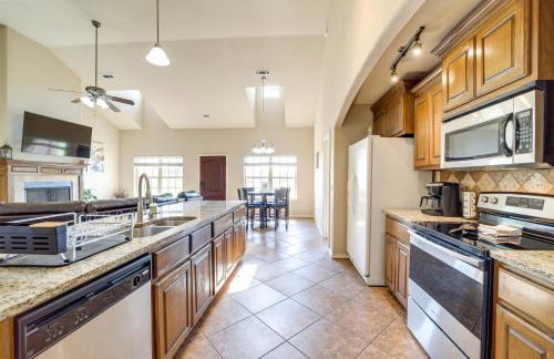 Central Bentonville Home with Fenced Yard! - Foto 2