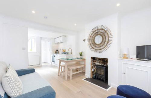 Central quiet cottage Walk to shops, bars & beach - Foto 1