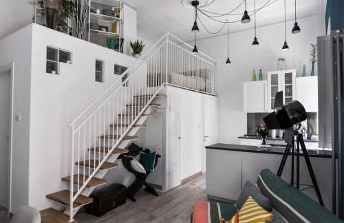 Deluxe Artistic Loft - Photo 16