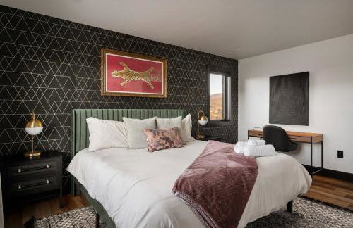 Luxe, Mountain VIEWS, Sauna, HotTub, Pups - Foto 5