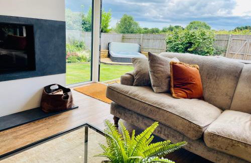 The Cuckoo's Retreat - Luxurious home with private garden & jacuzzi - Photo 6