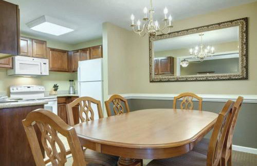 Charming 2BR Colonial Apartment with Resort Access - Foto 62