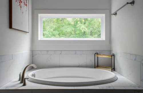 Peaceful & Spacious Modern Home - Lake Views! - Foto 14