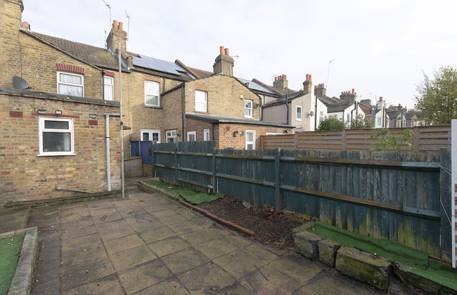 Fortified Three Bedroom Home - Foto 40